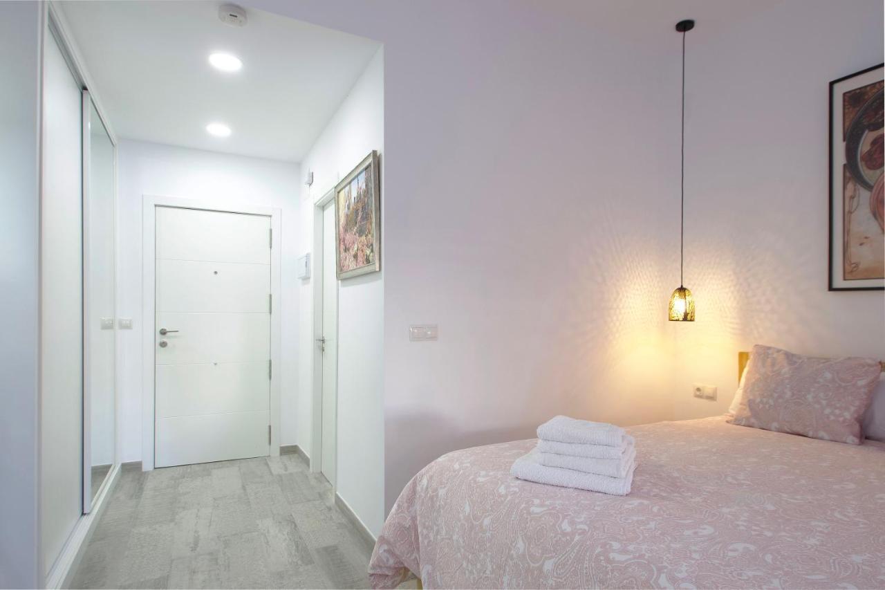 Spacious Studio In The Heart Of La Nogalera Torremolinos Exteriör bild